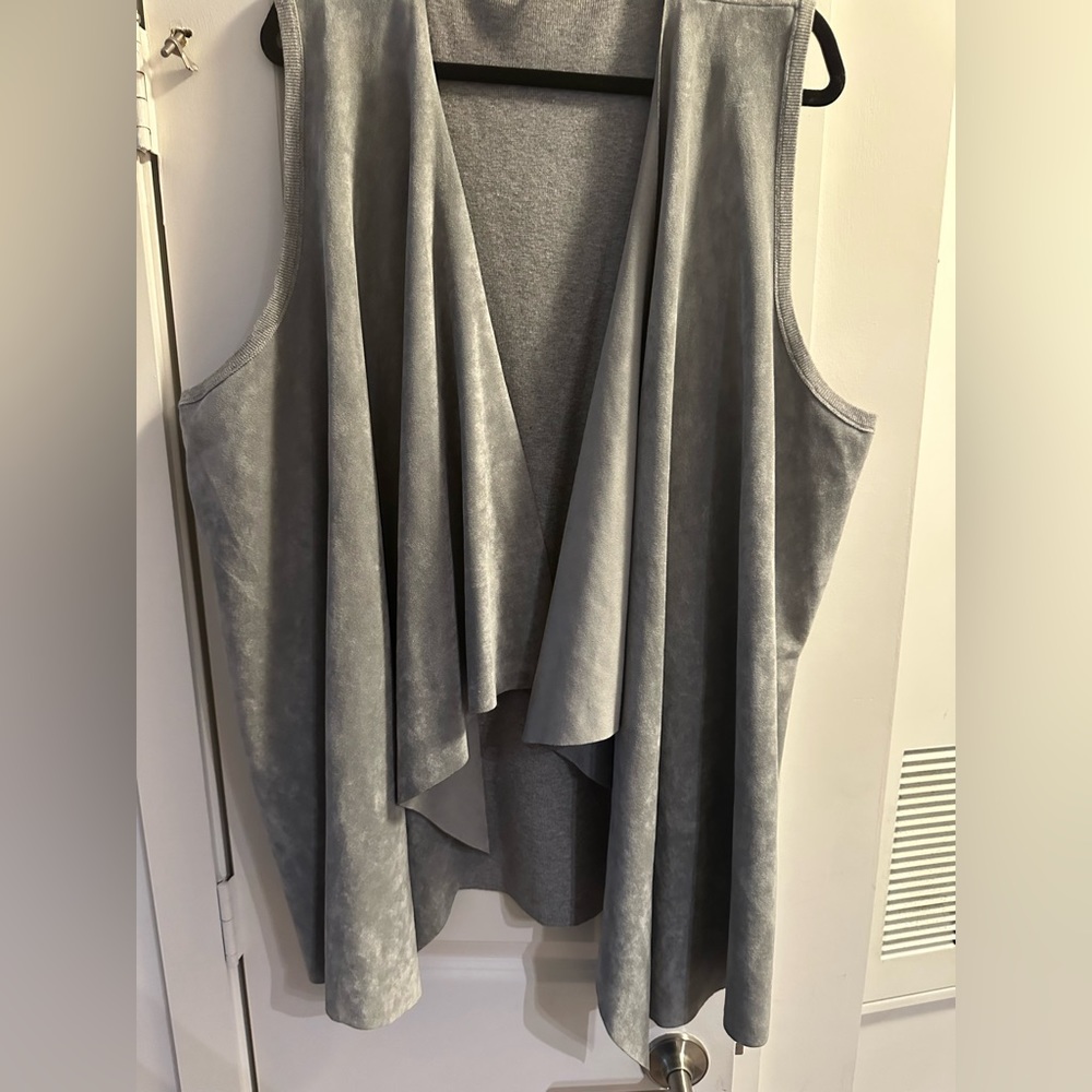 Grey plus size sleeveless faux suede shawl vest.